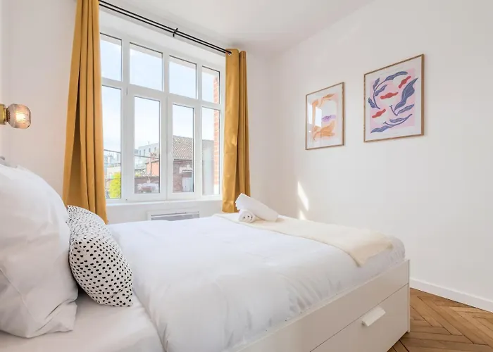 Charming Through-Apartment Renovated And Equipped!