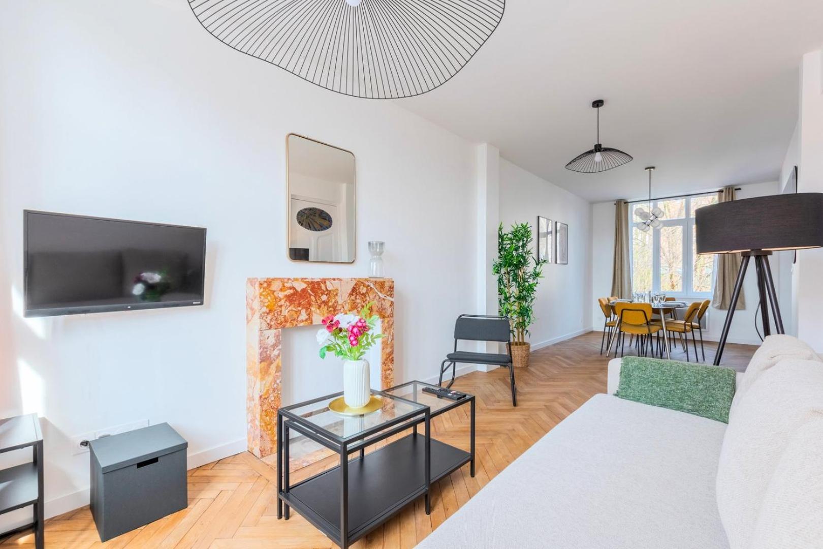 Apartment Charming Through-apartment Renovated And Equipped!